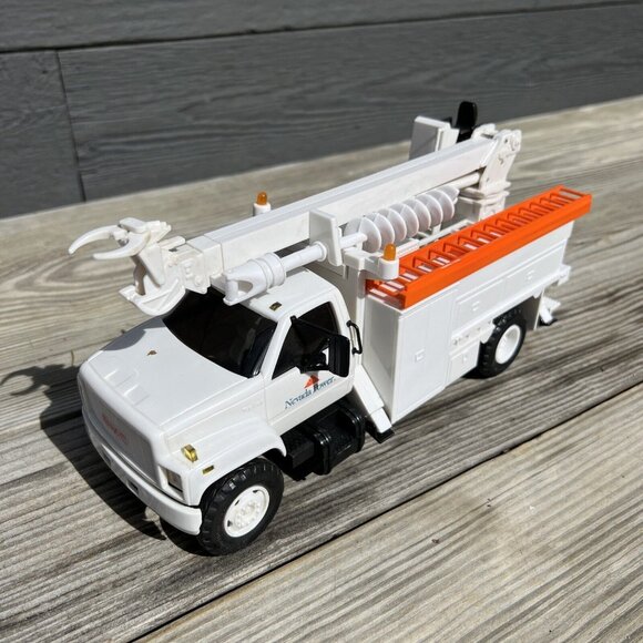 11" DG PRODUCTIONS -1996-2-1 Nevada Power Pole Setter Truck Auger Digger Truck - Picture 4 of 16